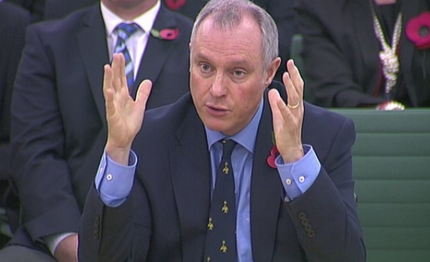 Шефът на британското електронно разузнаване се оттегля