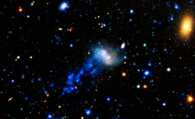 Заснеха галактика-медуза 