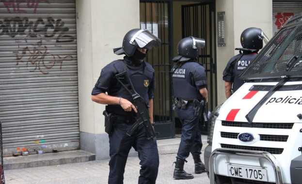 Испанската полицията е нахлула в правителствени офиси, има арестувани 