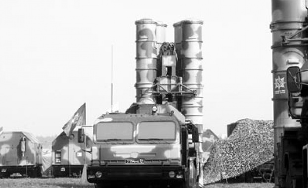 Ракетни комплекси С-400 за първи път на бойно дежурство в ленинградска област