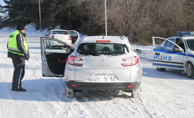 От Националната полиция призовават шофьорите да не оставят колите си