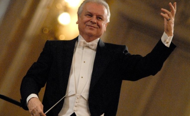 Юрий Симонов дирижира оркестъра на Софийската филхармония 