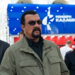 Стивън Сийгъл е готов да рекламира „Калашников” на световния пазар