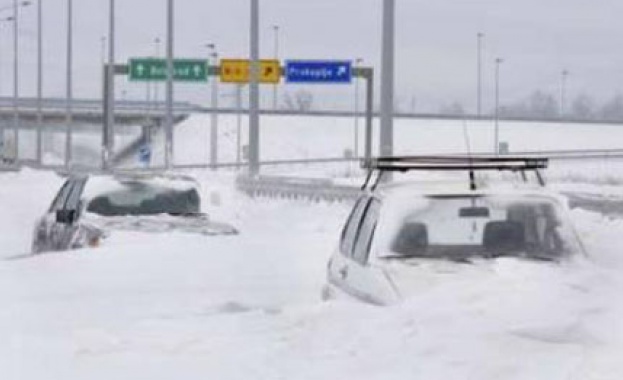 Външно зове: Отложете пътуванията до Сърбия