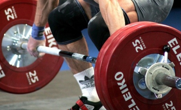 14-годишен българин счупи рекорди по вдигане на тежести в Канада