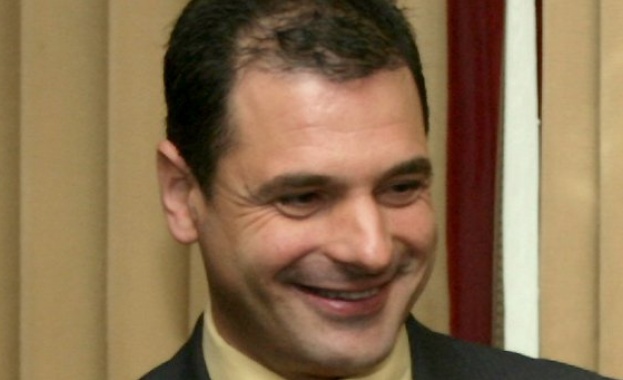 ГЕРБ и БСП водят тиха война