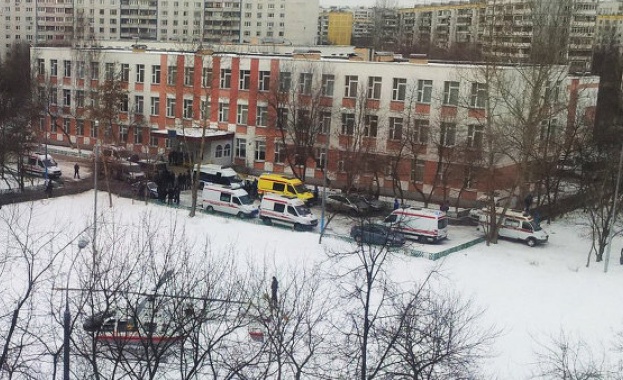 Гимназист взе за заложници ученици; уби учител и полицай (обновена)