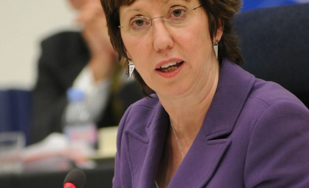 Катрин Аштън е на посещение в Украйна