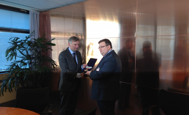 Главните прокурори на България и Холандия подписаха меморандум за сътрудничество