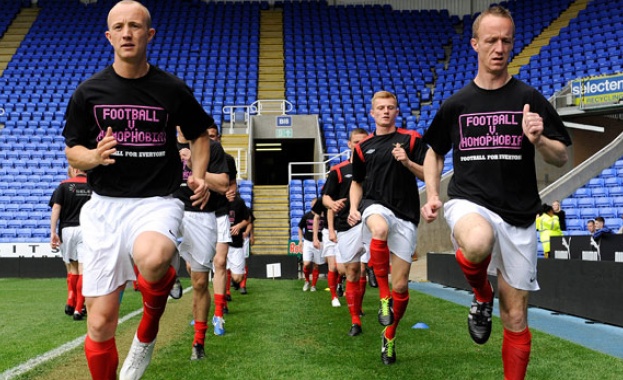 11 английски отбора подкрепиха кампания против хомофобията 