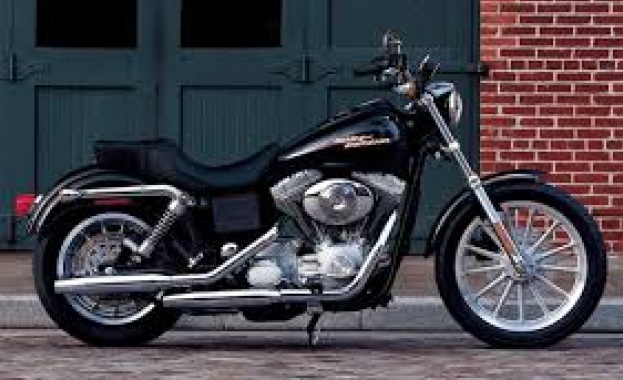 Продават на търг мотоциклета на папа Франциск