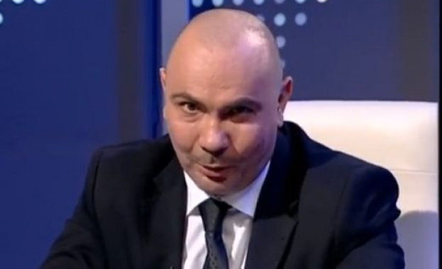 Росен Петров тръгна с охрана