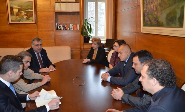 Борисов обеща  500 000 гласа за референдума и подкрепа на Ранобудните за депутатските заплати