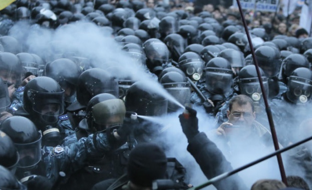 45 души са ранени по време на протести в Босна и Херцеговина