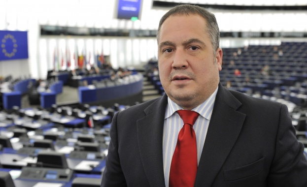 Информационният център към ЕП разпитва Бинев за проблемите в страната ни