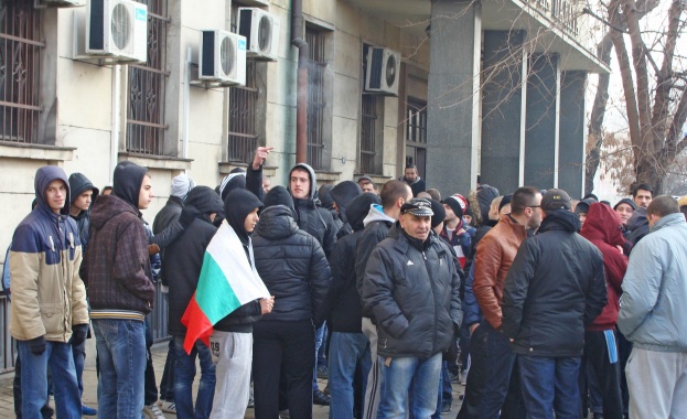 Протести в Пловдив заради иска на Главното мюфтийство за четири общински имота /снимки/