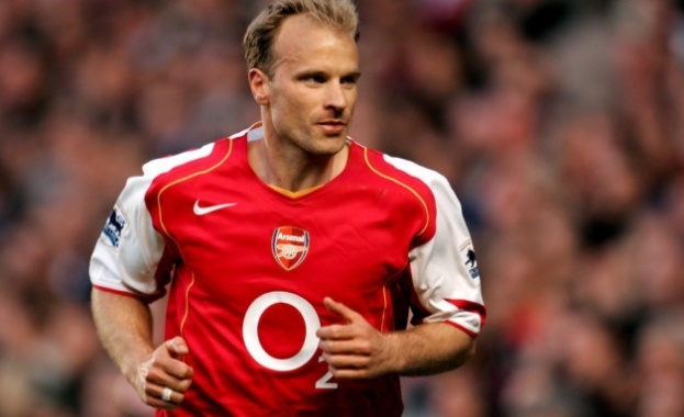 Арсенал открива статуята на Бергкамп на 22 февруари