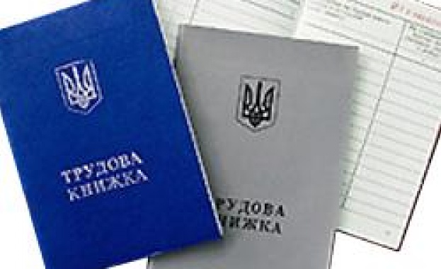 Работодател глобява за ходене до тоалетна, друг иска отработване на болничен