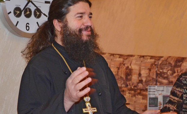 Свещеник започва подписка срещу задължителната ваксина на децата