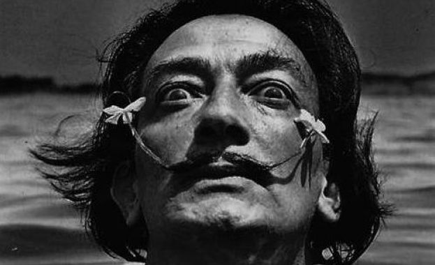 Политиката е вицът на историята