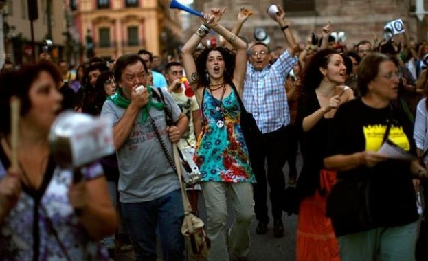 Хиляди испанки на протестно шествие в Мадрид