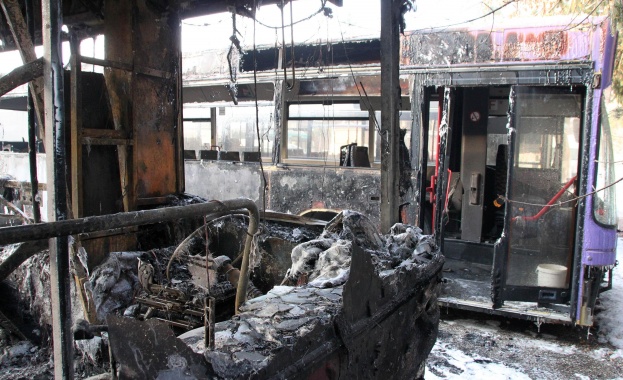 Автобус се подпали във Велико Търново /снимки/