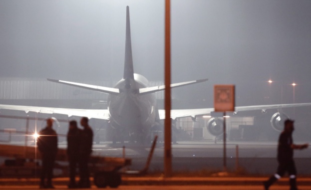 Мъжът, опитал да отвлече самолет, искал освобождаване на евромайданците 