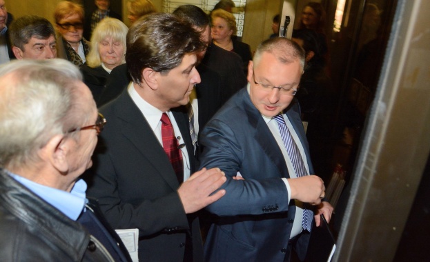 „Първанов” цъфна на Конгреса /снимки/