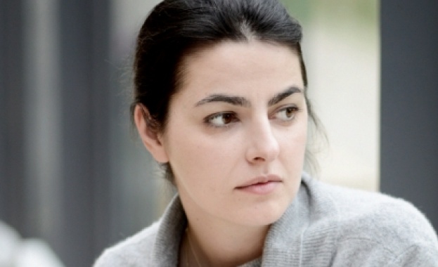 Българка гали слуха на Елизабет II 