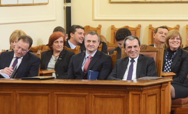 Правителството не говори за оставка