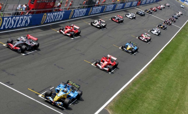 "Макларън" и "Лотус" не могат да разделят спонсор 