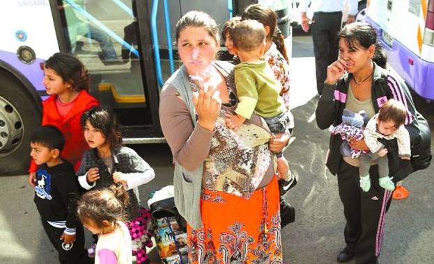 Да взимат ли майчински родилките под 18 години?