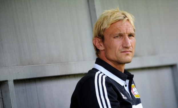 Байерн удължава договора на Хюпия