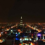 Саудитска Арабия ще привлича туристи с роботи-динозаври и изкуствена луна