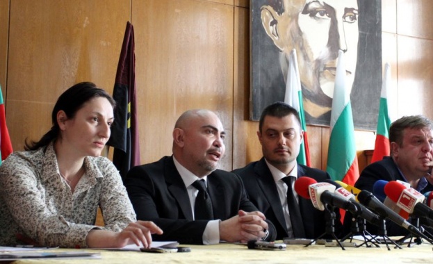 Росен Петров: Искам да направя нещо за бабите и за младите, които си тръгват