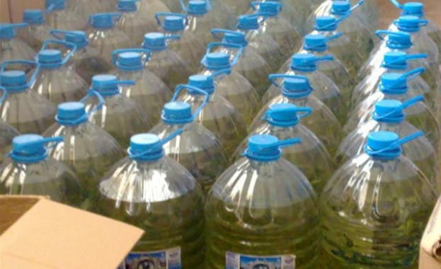 Над 4 тона нелегален етилов алкохол задържаха служители на Митница „Пловдив”