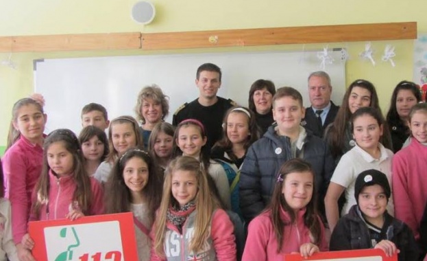 Четвъртокласници отбелязаха Европейския ден на тел. 112
