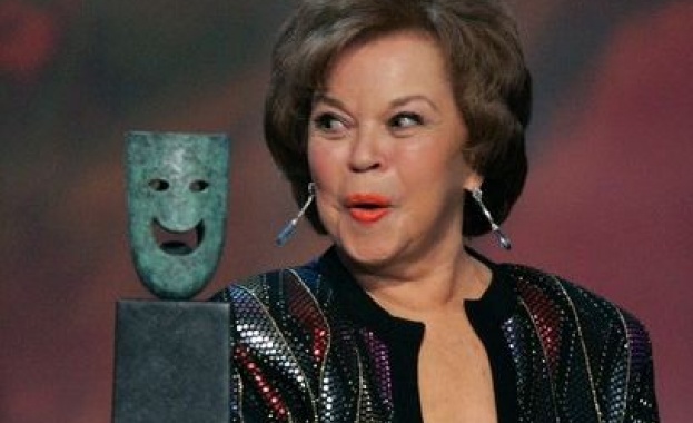 Отиде си холивудската звезда Шърли Темпъл