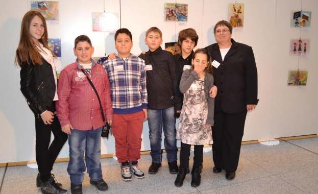 Млади таланти от Хасково впечатлиха ЕП с компютърни рисунки