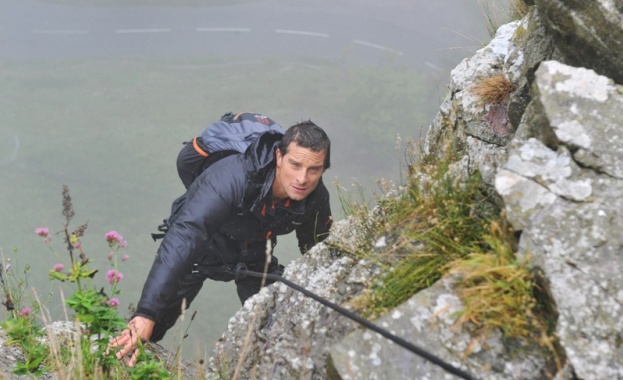 Discovery и Беър Грилс откриват оцеляващи