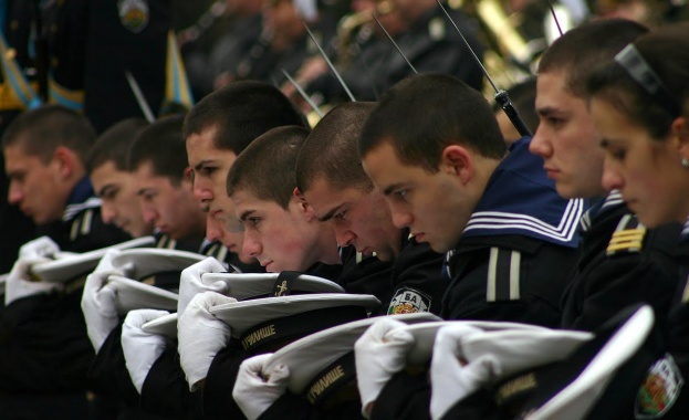 „България без цензура" и ВМРО искат връщане на казармата 