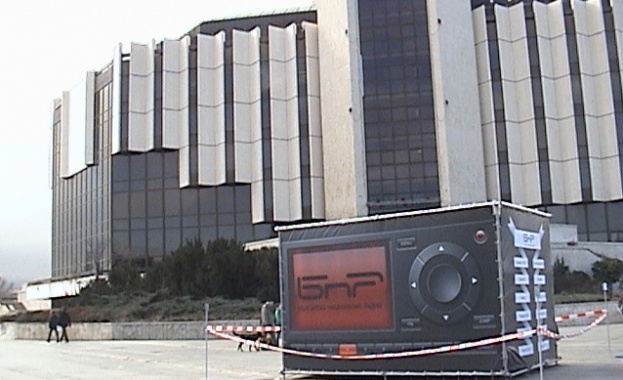 БНР с арт инсталация пред НДК за Световния ден на радиото 