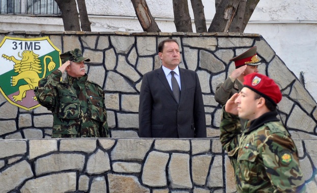 Стратегически преглед ще определи състоянието на Въоръжените сили