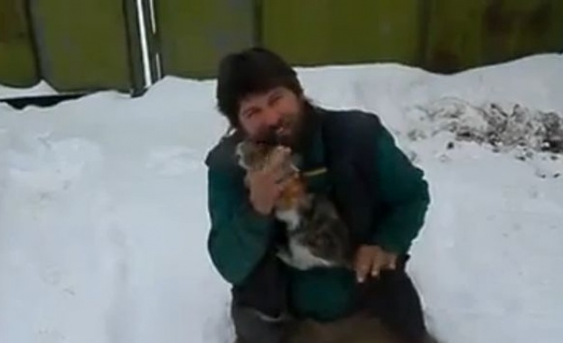 Едно "пеещо коте" погнуси и ядоса потребителите на Фейсбук (видео)