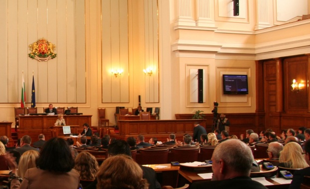 Депутатите оставиха контрола върху медийните пакети на ЦИК