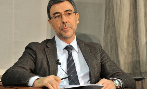 Даниел Вълчев: Време да знаем кой кой е в България