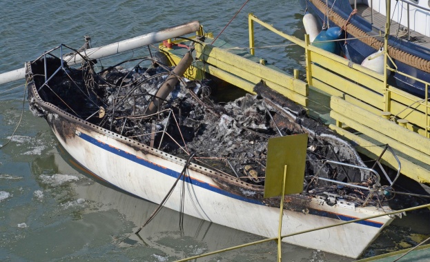 Яхта на датчанин изгоря в Дунав край Русе