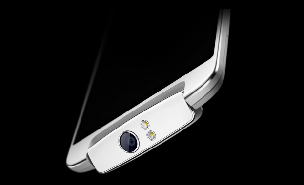 За първи път годишните доставки на смартфони прехвърлиха милиард бройки