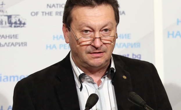 Назначенията в администрацията трябва да бъдат контролирани от независим орган