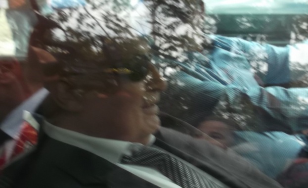 Върнаха мерцедесите на цар Киро